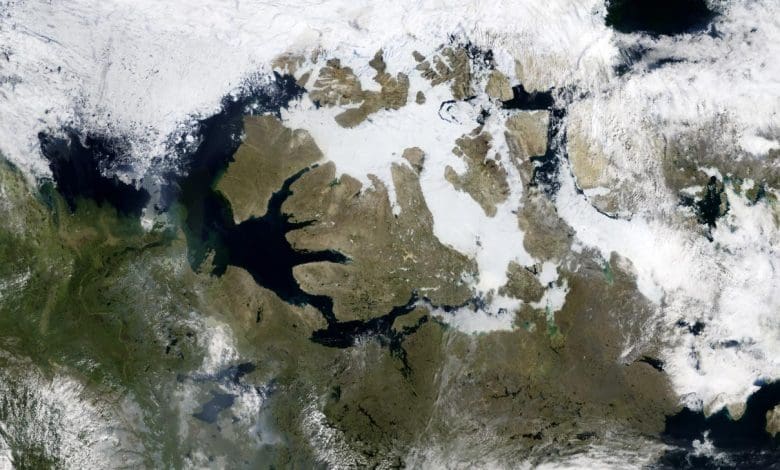 Es Arktik Tak Kunjung Lepas: Kebenaran Mengejutkan di Balik Lintasan Barat Laut Es Arktik Tak Kunjung Lepas: Kebenaran Mengejutkan di Balik Lintasan Barat Laut