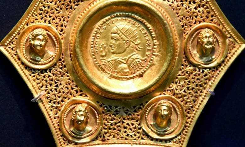 Pemerintahan dan Pajak di bawah Diocletian dan Constantine Pemerintahan dan Pajak di bawah Diocletian dan Constantine