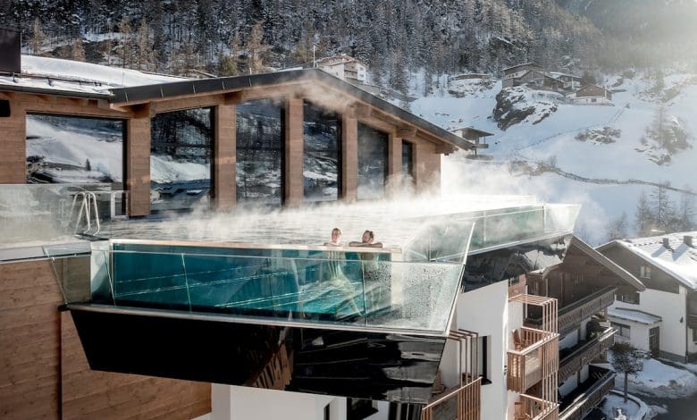 Mengapa kota Alpen Austria ini selamanya terhubung dengan James Bond Mengapa kota Alpen Austria ini selamanya terhubung dengan James Bond