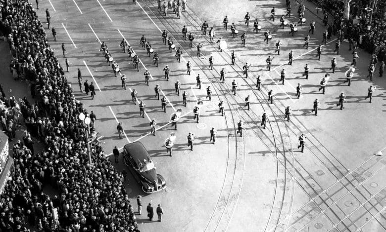 Tradisi pengukuhan Amerika sudah ada sejak berabad-abad yang lalu Tradisi pengukuhan Amerika sudah ada sejak berabad-abad yang lalu