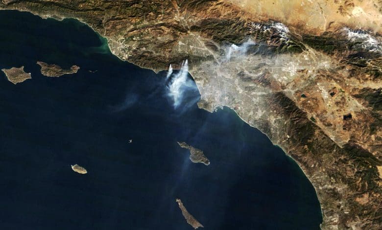 Jalur Asap dan Langit Bergemar: NASA menangkap LA's Wildfire Fury dari Space Jalur Asap dan Langit Bergemar: NASA menangkap LA's Wildfire Fury dari Space