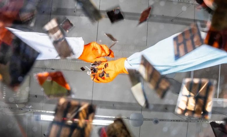 Metode baru membuat panel perovskite sepenuhnya dapat didaur ulang Metode baru membuat panel perovskite sepenuhnya dapat didaur ulang