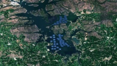 Peternakan surya mengambang India dapat dilihat dari luar angkasa Peternakan surya mengambang India dapat dilihat dari luar angkasa