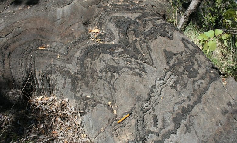 Rock 2,75 miliar miliar menulis ulang kisah kehidupan awal Bumi